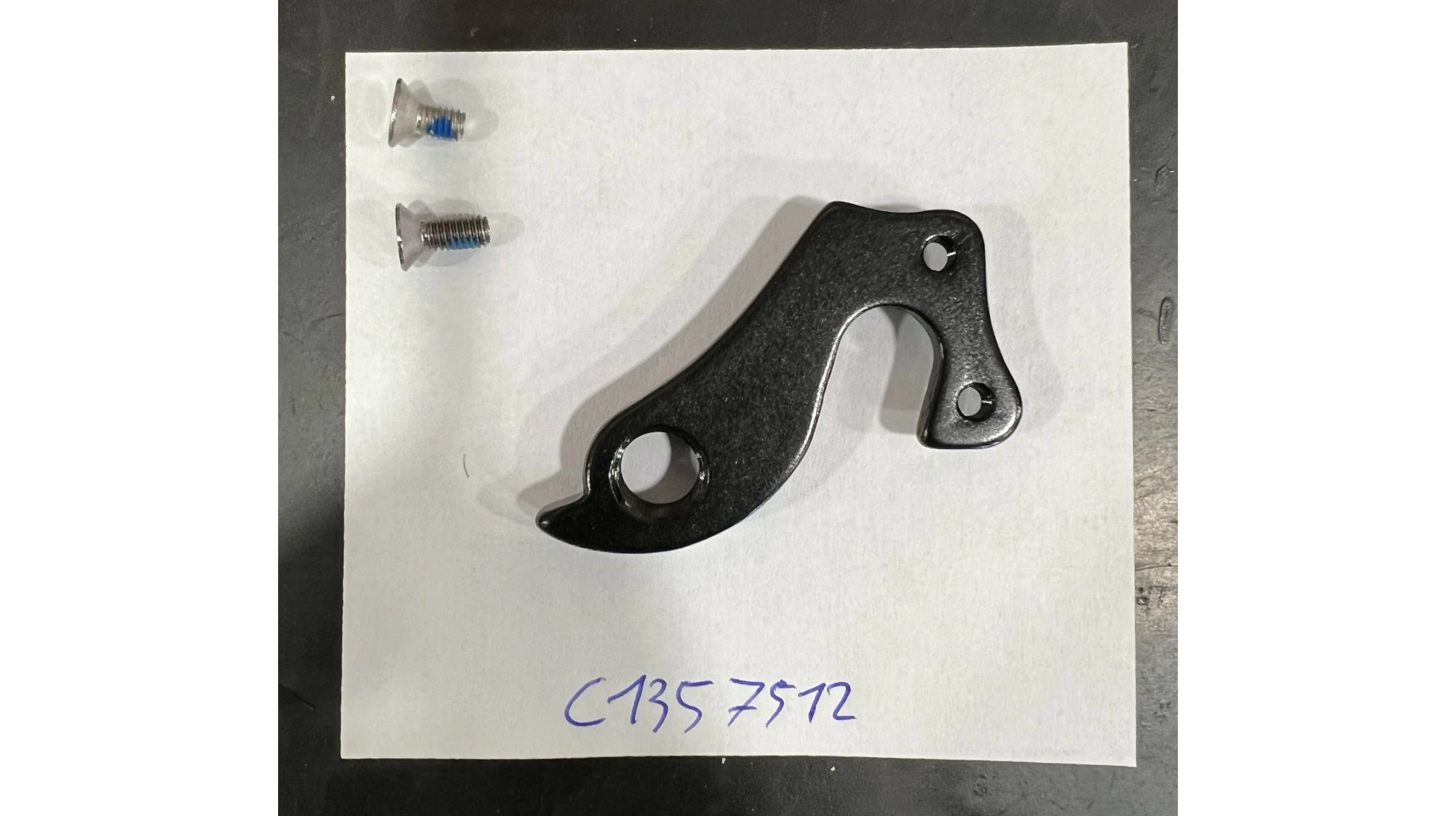 PATTE DE DERAILLEUR 2T AR ALU NOIR 3 PATTE DE DERAILLEUR 2T AR ALU NOIR